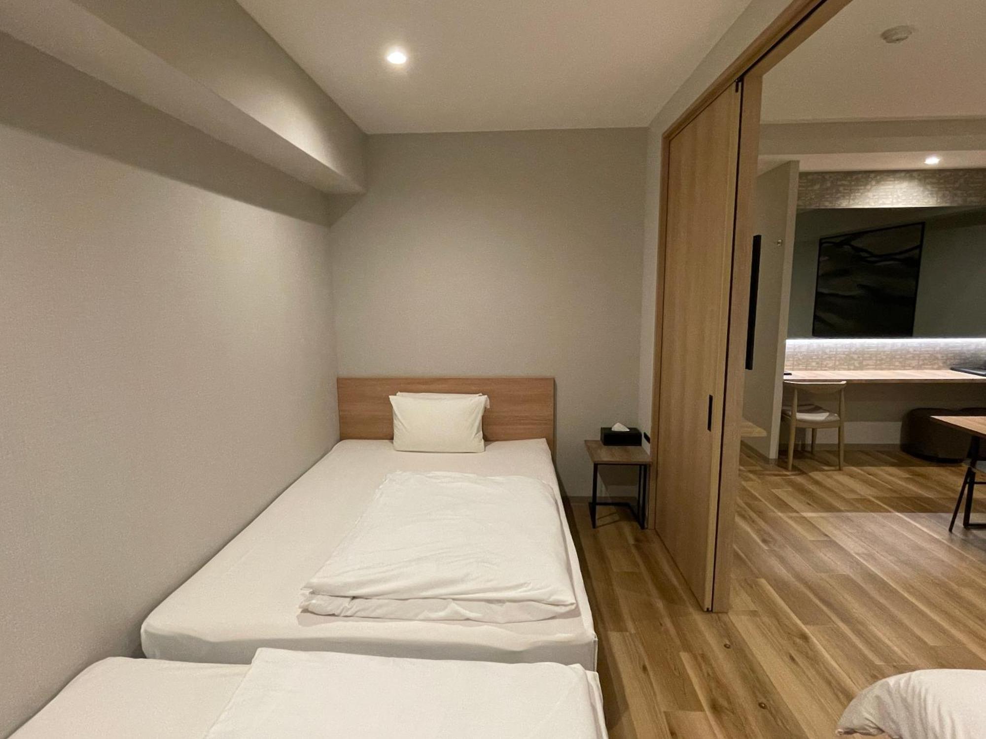 Comforts81 Shinsaibashi Осака Номер фото